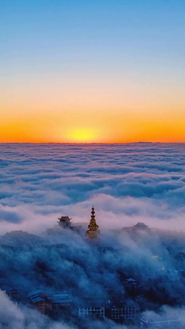 峨眉山这种级别的秋景，我愿称之为饱和度战神