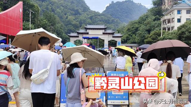 贵阳人与避暑客，贵阳黔灵山公园里的热闹与体谅