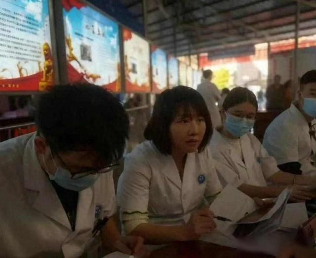 院长夫人正脸照曝光！长的端庄大气是护士长，老公出轨她一言不发