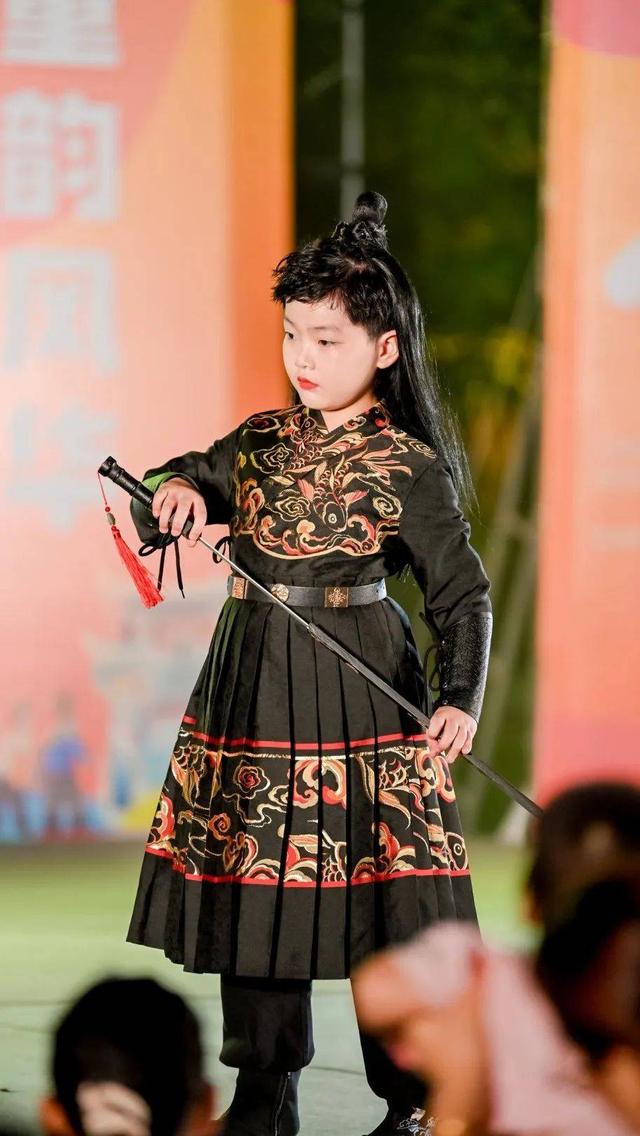 嗨玩购集团旗下品牌厵、W亮相真武庙世遗文化游园会