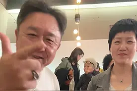 于谦为儿子举办18岁成人礼，骄傲宣布：同时收到18所大学的offer图片