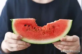 血糖高不能吃西瓜？医生：吃西瓜时注意这5点，这样吃血糖才稳图片
