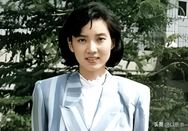 李修平近况：身材高挑资深美，结婚20年无儿女，专注事业不内耗