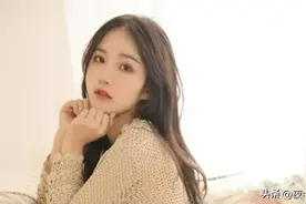 女生这些动作暗示你，还不快出击？图片