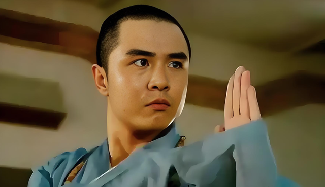 66岁“唐僧”徐少华，大肚腩撑紧西装，和“大脚娘”迟蓬梦幻同框