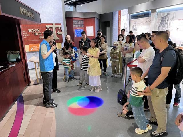 科技馆暑期“卷”疯了！3000万人次打卡新玩法