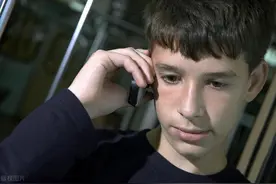 真人真事改编，高智商少年诈骗犯，最后逍遥法外去到FBI上班。图片