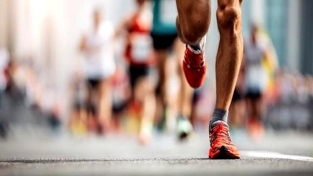 碳板鞋，跑鞋中的高科技，但是有几种人不适合穿。