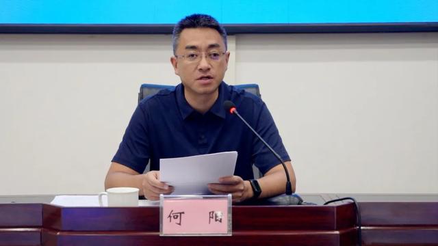 绿春县举行“人工智能”专题辅导暨县委理论学习中心组 2025 年第八次集中学习