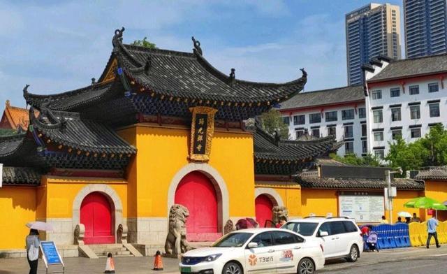 美国游客来到湖北武汉,两点称不习惯,直呼直言很难适应