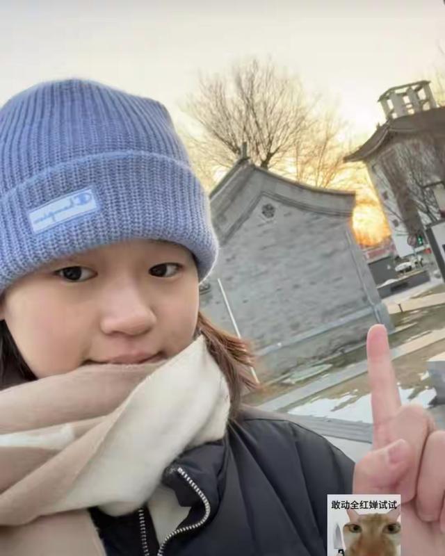 全红婵归队，留着长发	，长成大姑娘了，和陈艺文司雅杰喝下午茶