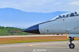春日练兵，战机呼啸升空！图片