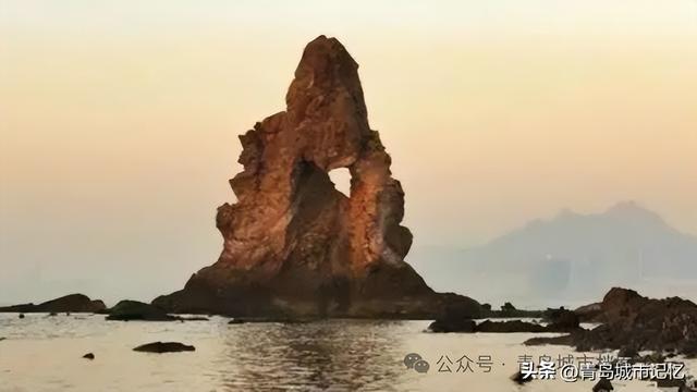 著名的石老人“网红洞”，因山顶滑坡导致塌陷