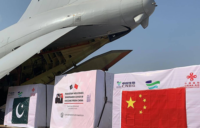 见完莫迪一面后，中方专机并未飞回北京，立马改道去了巴基斯坦