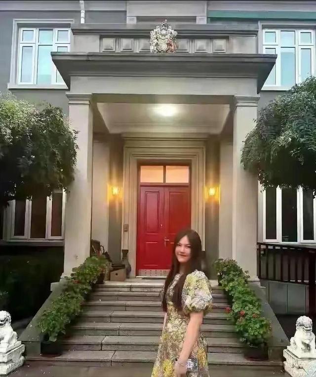 李湘在平台晒自家北京小院，大到让网友以为是景区，真的太有钱了