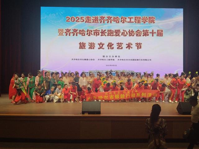 走进校园收获多·旅游文化展风采