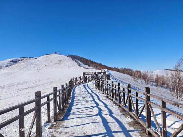 游览乌兰布统影视外景基地