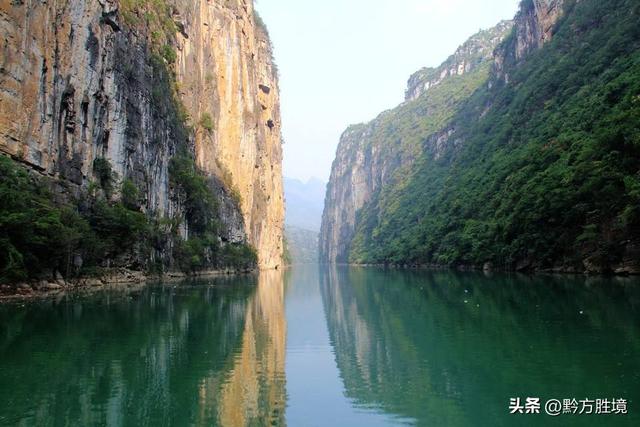 修建旅游公路，将北盘江上的大桥串联起来，必成贵州旅游新名片