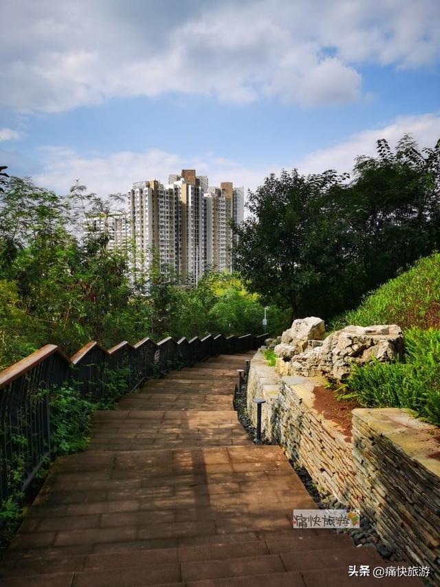 隐藏在自贡城区内的“一线天”