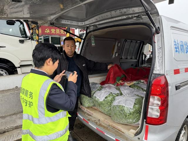 降雨添堵返程高峰，高速公路进京大车流将持续到9号凌晨