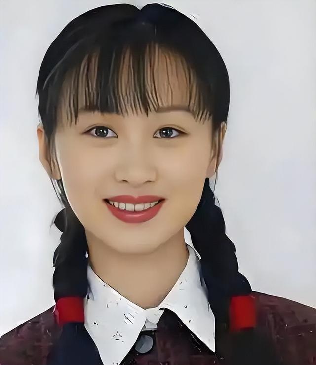 她拒绝潜规则，出道20年演了50部戏仍火不了，42岁还没结婚