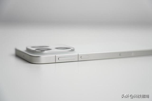 指纹尴尬？镜头突兀？Find X9 Pro用工艺让手机秒变高定