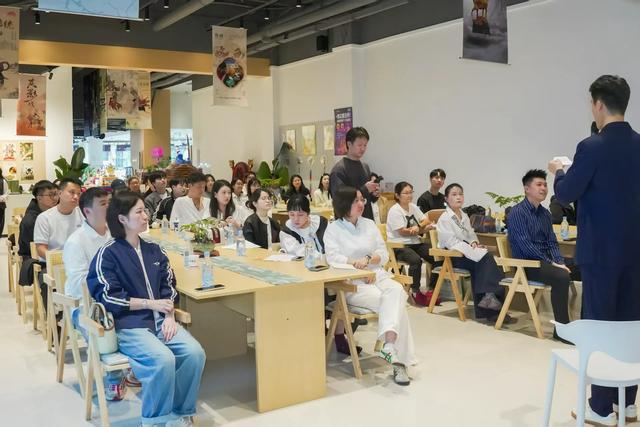 青春走读班 这群年轻人，让文化味钻进每一个转角