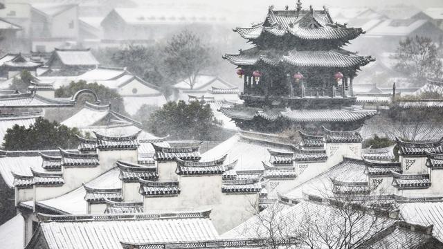 在台儿庄古城等一场青砖黛瓦的白色浪漫