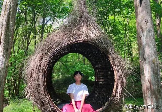 别把自己烤化了,赶紧去汉中黎坪享受22℃的清凉空调!