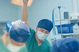 男护士也能很“细腻”！创意MV演绎他们的护理日常图片