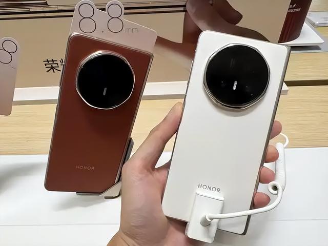 海外销量占半壁江山，荣耀双线作战，硬件创新是破局关键？