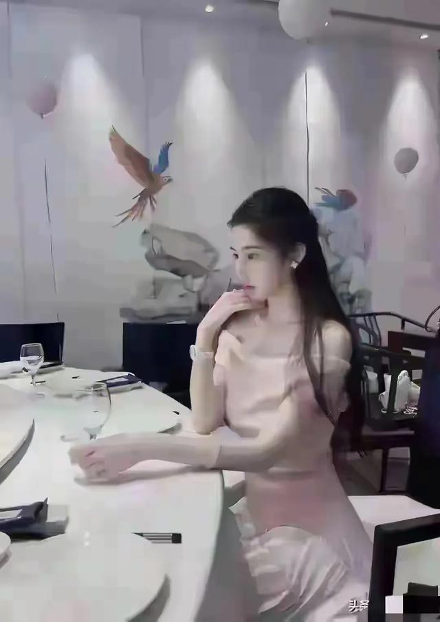 江苏徐州一校花仙姿玉色 堪称上帝吻过的容颜 美得让人移不开眼