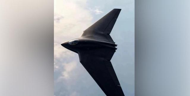 震撼！空军宣传片信息量巨大	，超大黑影掠过，轰20或许真要来了