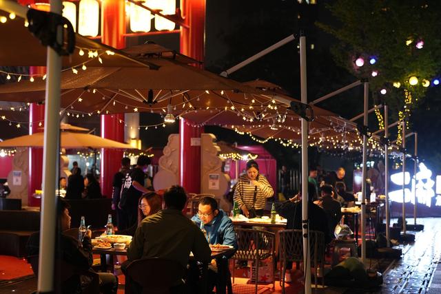 四川隆昌新街里，一半新潮，一半古韵，在时尚街区触摸城市的历史