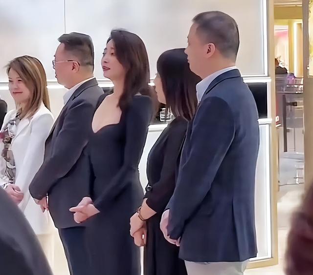 秦岚的胸，李小冉的腿，殷桃的腰，这些中年女星简直迷死人