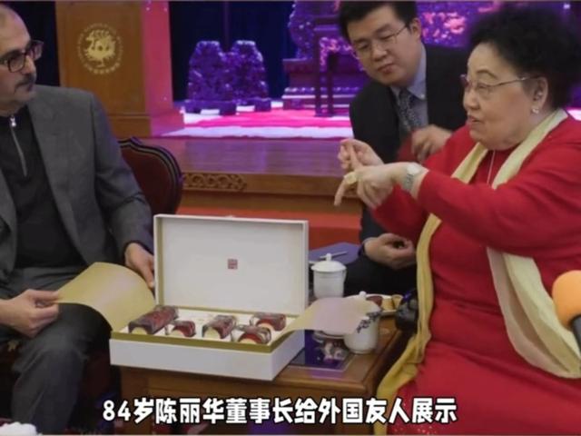 身价过百亿，坐拥北京一条街，出门私人飞机，京圈富婆都有谁？