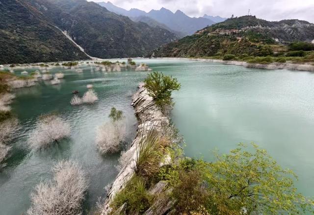 玉垒关下何奇？两江交汇！