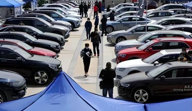 烂尾楼未平又遇烂尾车，新能源“淘汰潮”，谁能撑到2030年之路？