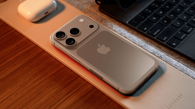 什么脑回路？iPhone 17推出“吐舌刷抖音”功能，训练“舔狗”？