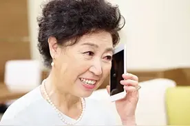 婆婆帮小姑子带娃，我妈给我请月嫂，婆婆要把小姑子孩子接我这来图片