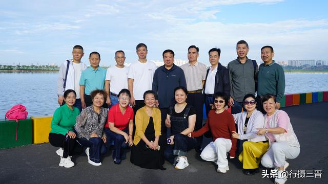 盐湖美景引客来