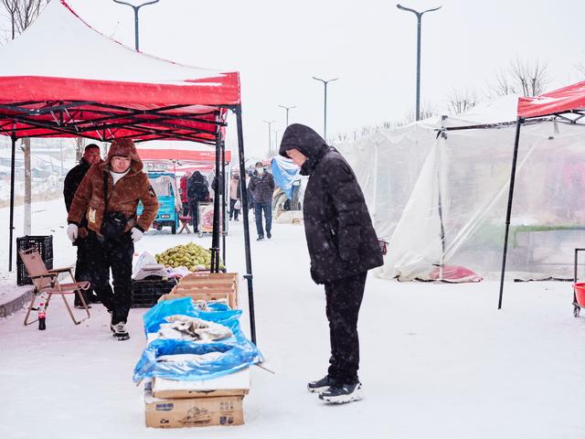 长白山西坡大集，感受东北集市的浓郁烟火气，解锁冬日的别样快乐