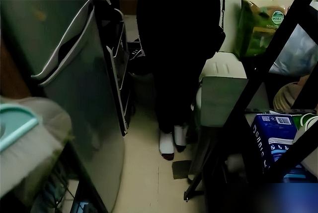 香港一女姑娘火了,蜗居6㎡小屋,月租仅7k,那叫一个岁月静好