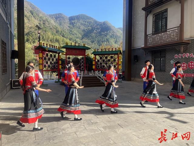 武汉摄影家团队走进咸宁通城，看史诗沉浸剧体验古瑶文化