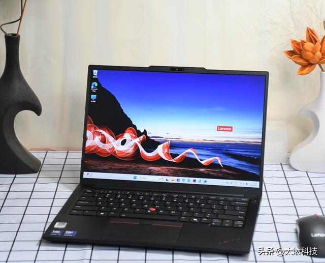 ThinkPad E14 2025 AI元启长续航版测评：全天候续航超轻薄商务本