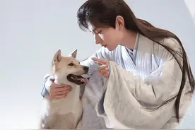 我不想笑的，但是真的忍不住了哈哈哈！记录成毅和他的冤种助理！图片