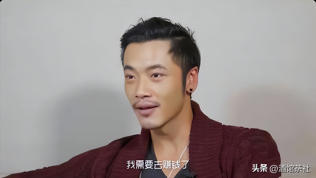 父亲是央视“一哥”，母亲是商业精英，他却凭一己之力娶影后之女
