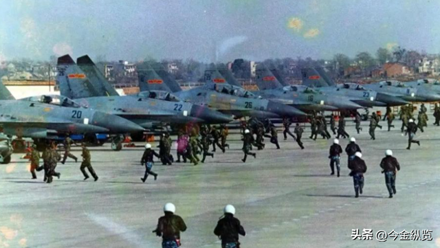 歼11A战机25年就退役？不是问题机，而是中国空军腾飞的真正秘密