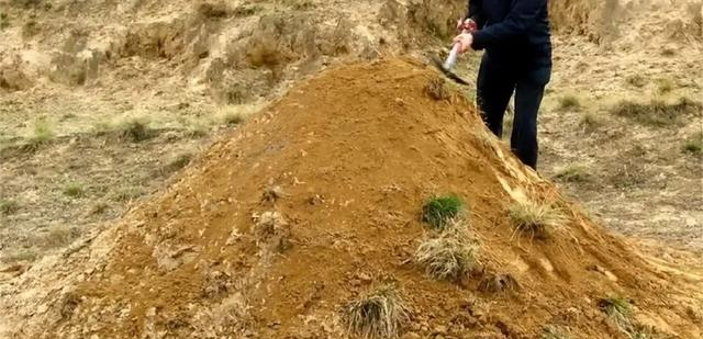 俗语“修坟不能添外土，外土进坟财路堵”有道理？清明祭祖有讲究