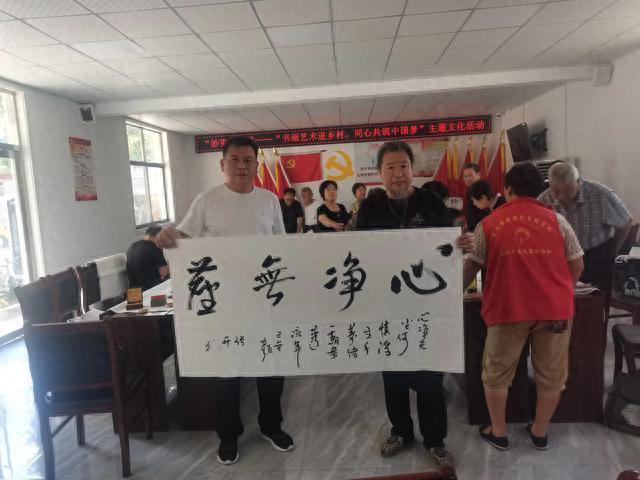 书画名家捐赠墨宝 助力乡村文化建设